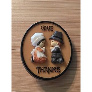 VINTAGE "GIVE THANKS' PILGRIM THANKSGIVING PIN 1 1/2"